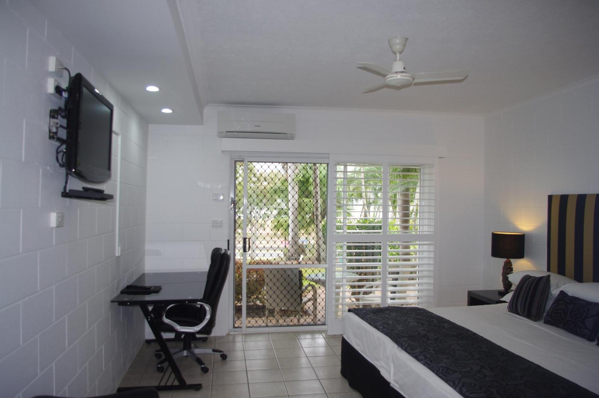 Colonial Palms Motor Inn Airlie Beach Ngoại thất bức ảnh